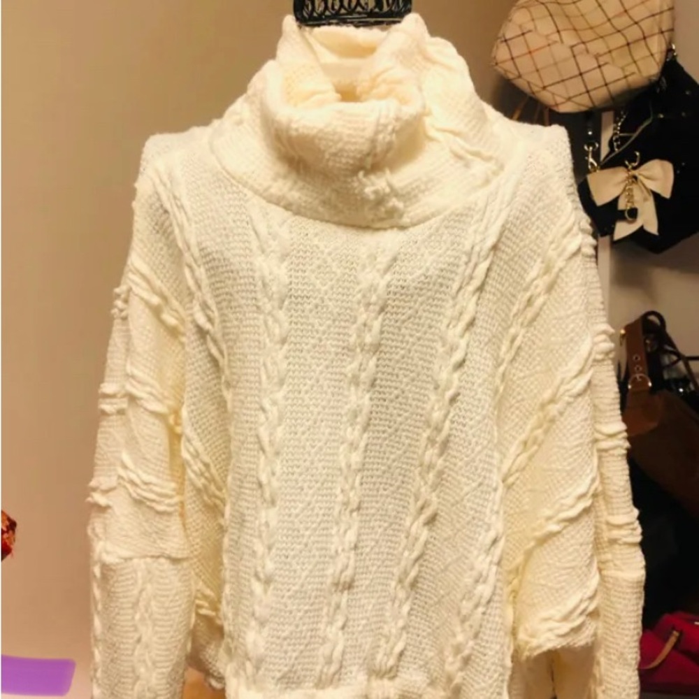 Slouchy crop sweater gorgeous only tried on